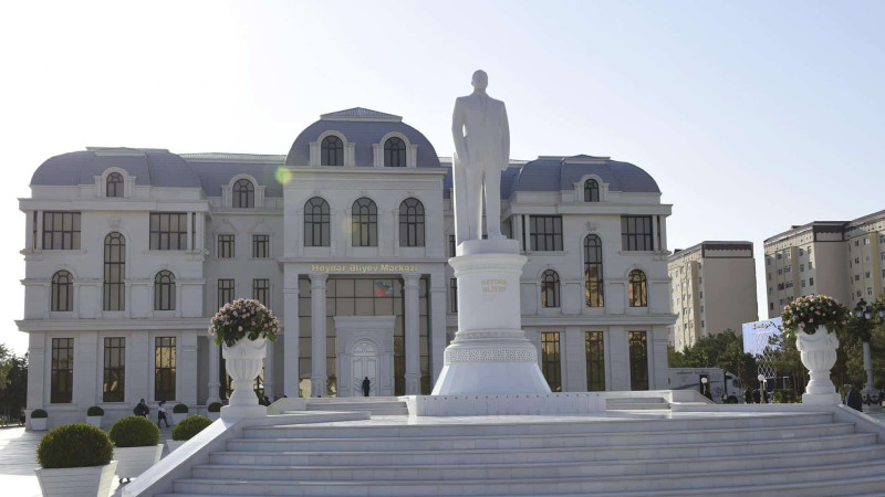 Peşəkar rəssam Elçin Qasımovun ilk fərdi sərgisi təşkil olunacaq