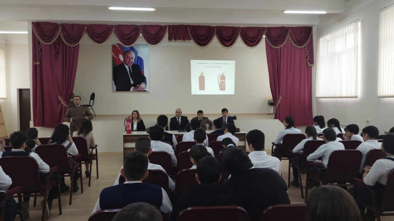 Məktəblilərə Fövqəladə hallarla bağlı davranış qaydaları mövzusu izah olunub