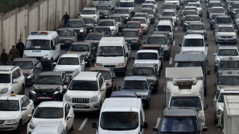 Bakı-Sumqayıt yolu: avtobus zolağı tıxacların qarşısını ala bilər?