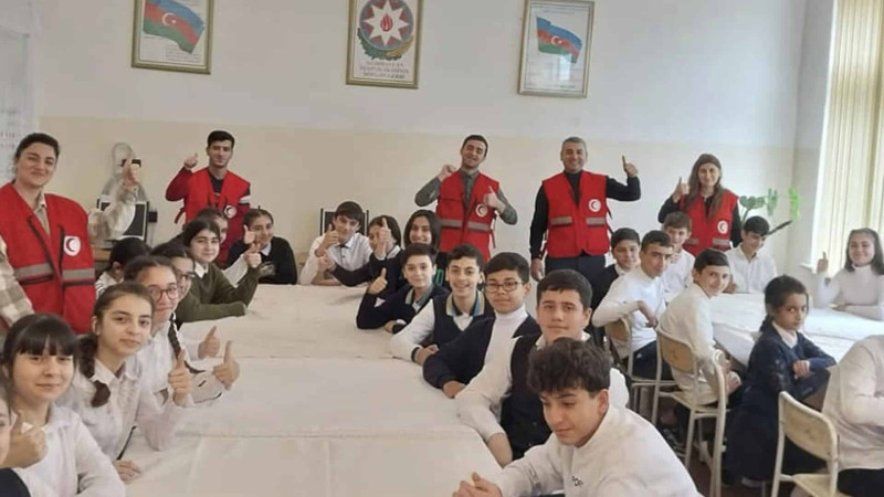 Şagirdlərə “Beynəlxalq Qızıl Xaç və Qızıl Aypara Hərəkatı” barədə məlumat verilib