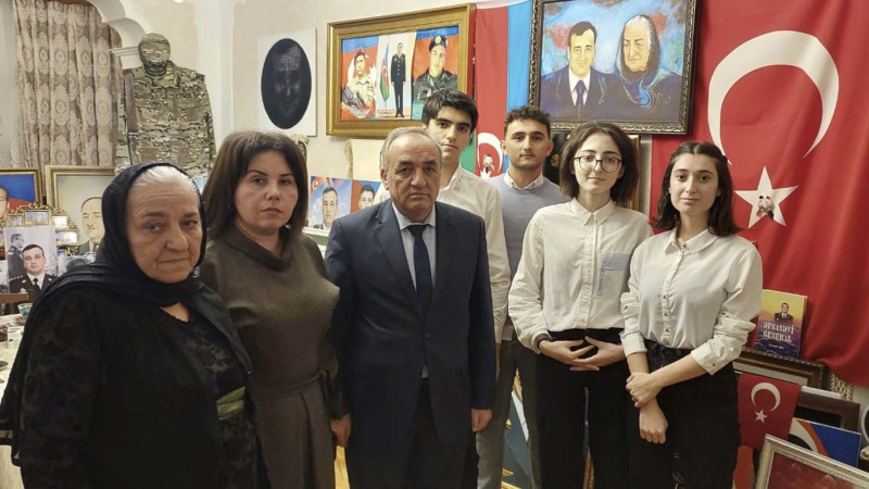 Məktəblilər Milli Qəhrəman Polad Həşimovun evinə baş çəkiblər