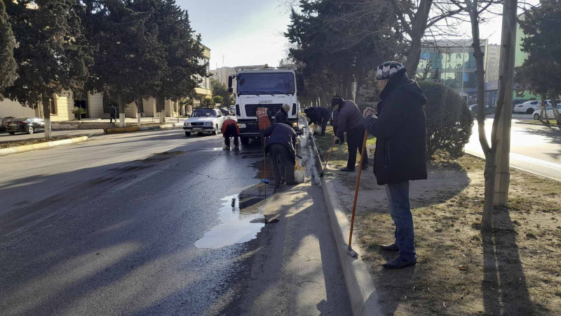 Sumqayıtda prospekt və küçədə iməcilik işləri aparılıb