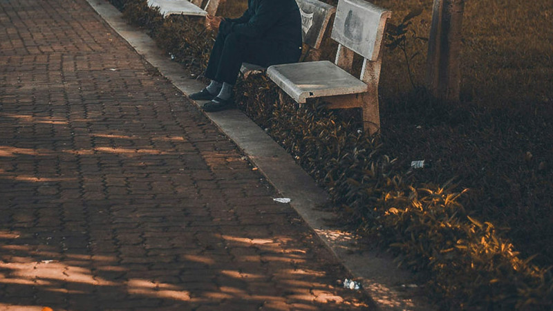 Dənizkənarı parkda istirahət edən ahıl kişi dünyasını dəyişib