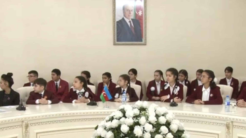 Şagirdlərin iştirakı ilə Heydər Əliyevin anım tədbiri keçirilib