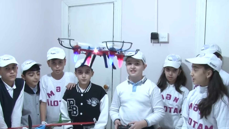 Sumqayıtda şagirdlər dronlardan istifadə təlimlərinə qatılıblar