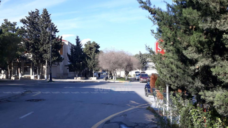 Sumqayıtda “gizlənən” yol nişanı