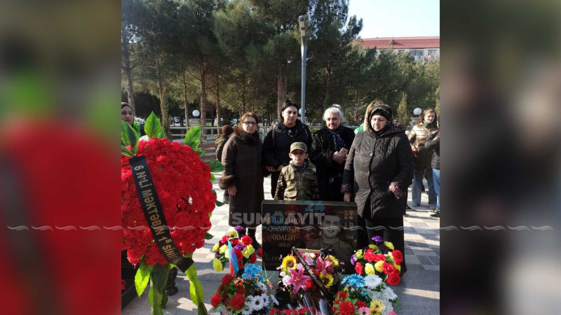 1-ci sinif şagirdləri şəhidimizin məzarını ziyarət ediblər