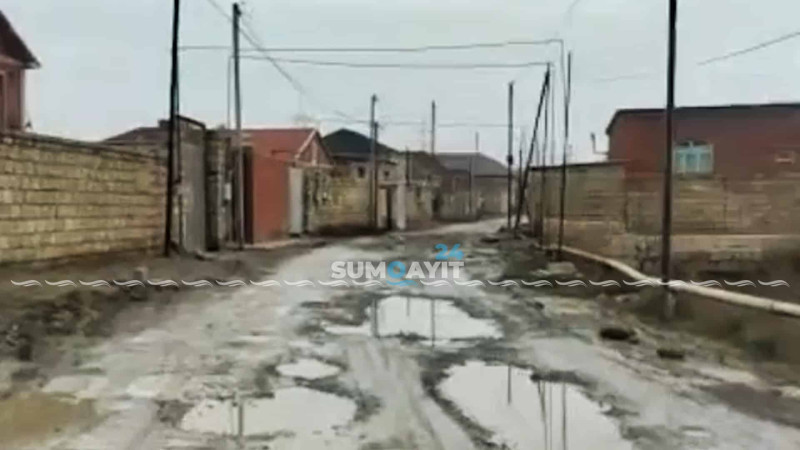 300 ailənin yaşadığı küçə keçilməz vəziyyətdədir