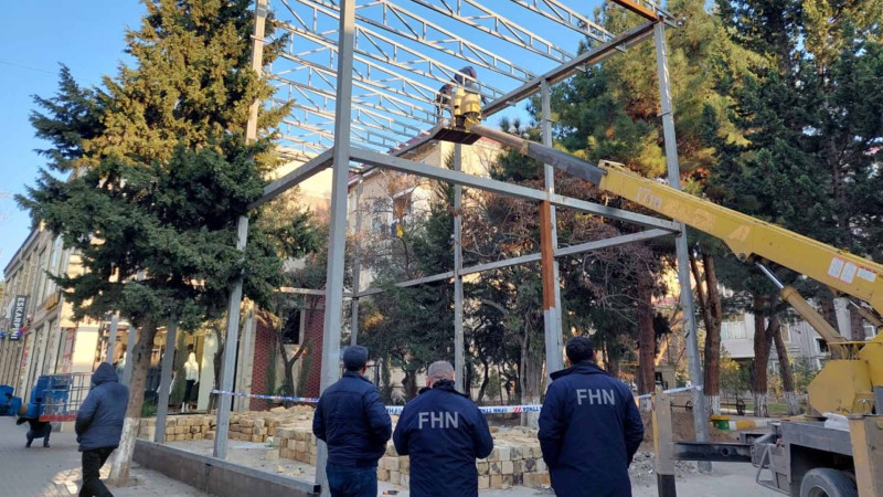 1-ci mikrorayondakı qanunsuz tikili yenidən sökülüb