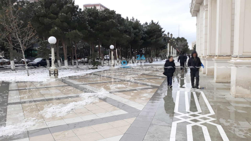 “Heydər” parkı qar yağanda keçilməz olur