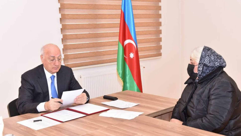 İcra başçısı vətəndaşları qəbul edib