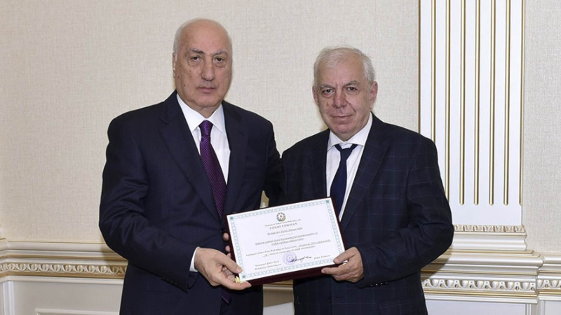 Əməkdar jurnalist Eyruz Məmmədov təltif olunub