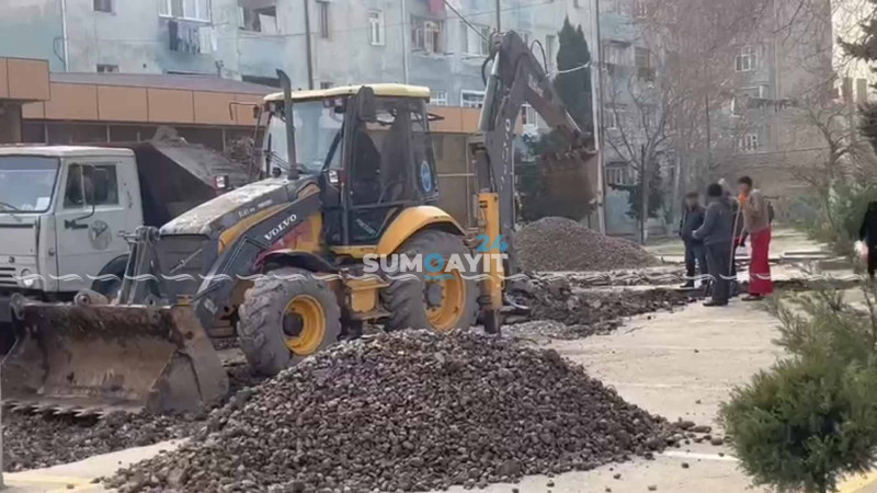 18-ci mikrorayonda məhəlləarası yollar təmir edilir