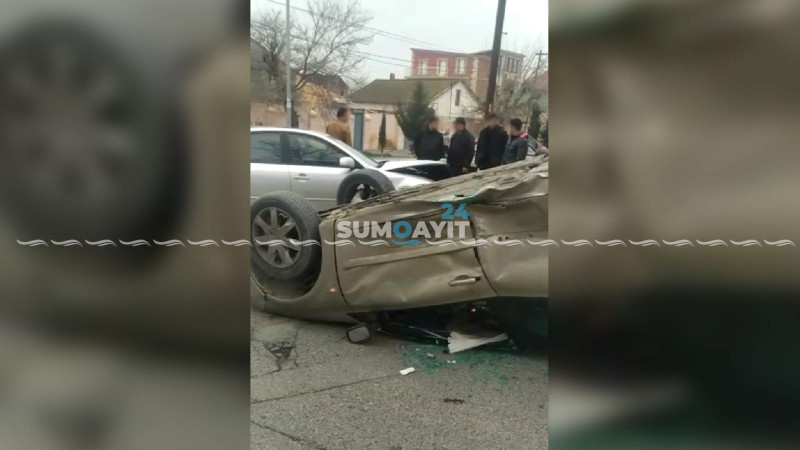 Sumqayıtda iki avtomobil toqquşub