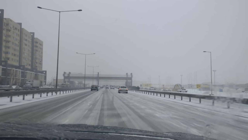 Bakı-Sumqayıt yolu iflic olub: qəzalar qeydə alınıb