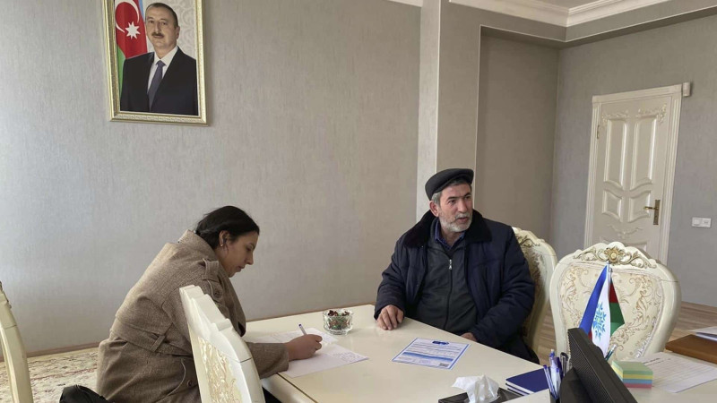 Deputat Müşfiq Məmmədli sakinlərin müraciətlərini dinləyib