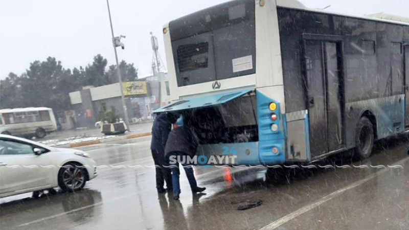 Sumqayıtda sərnişinlərlə dolu avtobus “yolun ortasında qaldı”