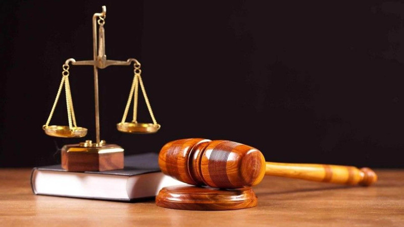 İki şəxsə qarşı dələduzluq edən “makler”ə cəza verilib