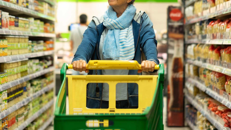 Grand marketdə qanun pozuntusu aşkarlanıb