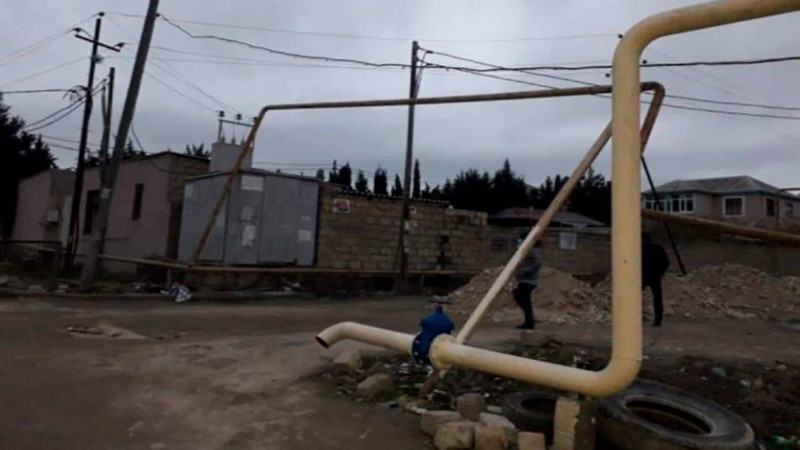 Sumqayıtda kişi özünü qaz borusundan asdı