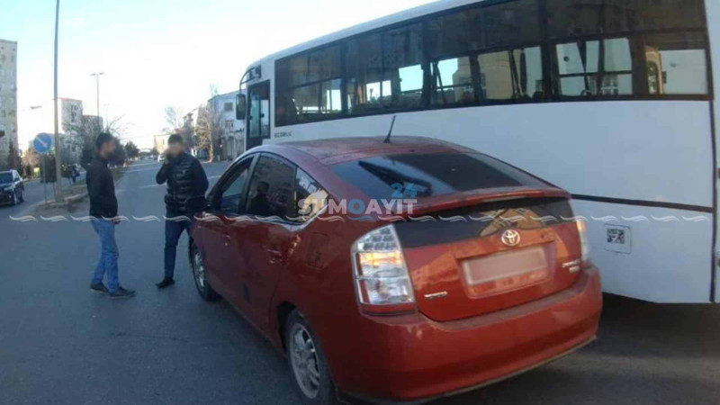 Sərnişinlərin olduğu avtobus qəza törədib