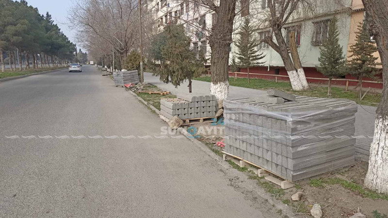 Koroğlu prospektində piyada səkisi yenilənir