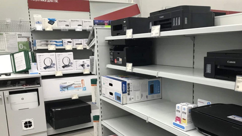 Elektronika mağazasında endirim kampaniyası