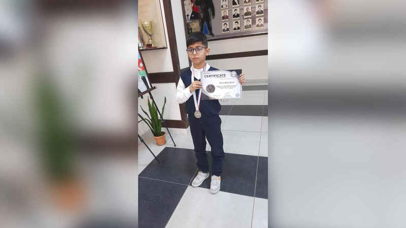 Məktəblimiz FİSO olimpiadasında gümüş medal qazanıb
