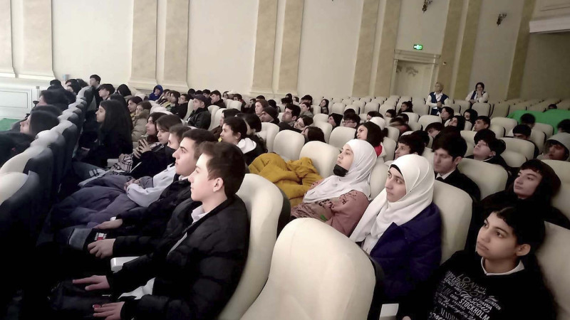 Peşə Mərkəzinin tələbələri tamaşa izləyiblər