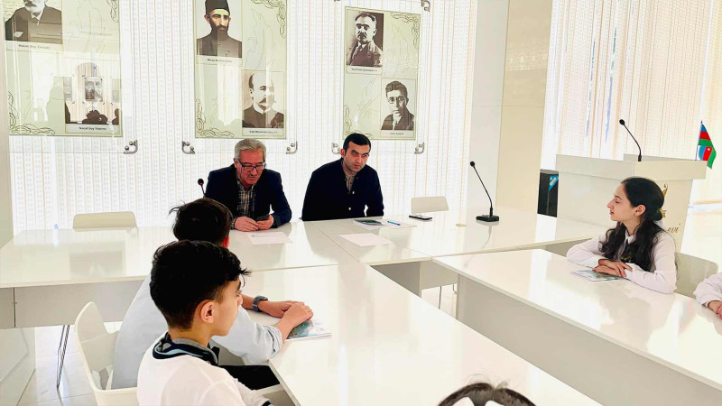 Gimnaziya şagirdləri Poeziya Evində olublar