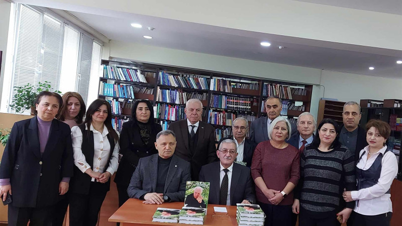 Mərkəzi kitabxanada “Eyruzun ömür kitabı” adlı kitabın təqdimatı baş tutub