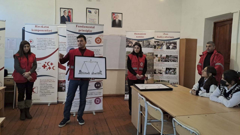 Şagirdlərə Qızıl Xaç və Qızıl Aypara hərəkatı barədə məlumat verilib