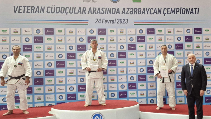 Veteran cüdoçularımız Azərbaycan çempionatının fəxri kürsüsünə qalxıblar