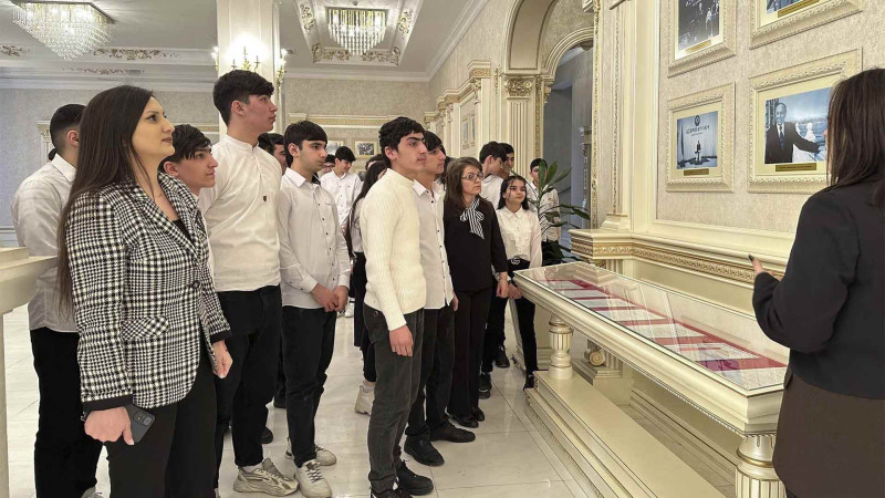 Tələbələr Heydər Əliyev Mərkəzinə ekskursiyada olublar