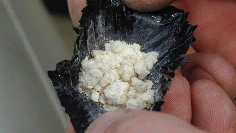 Narkotik alverçisi tutulub