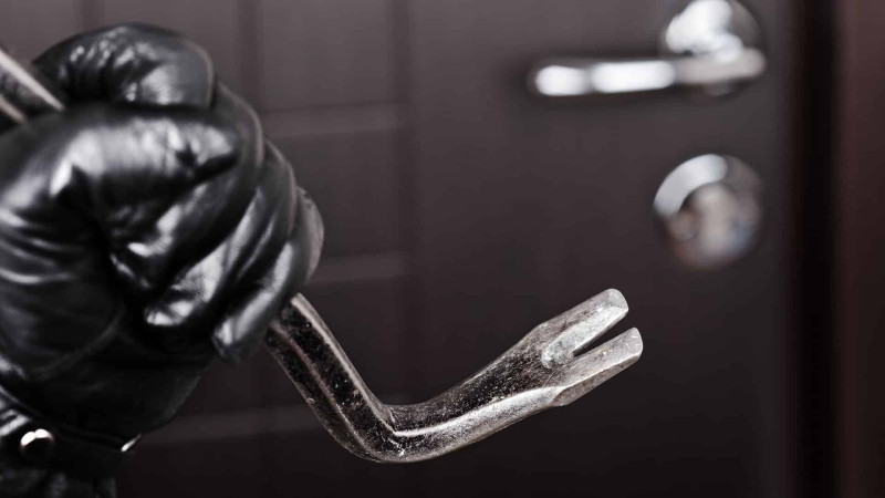 Evdən soyğunculuq edən Sumqayıt sakini tutulub