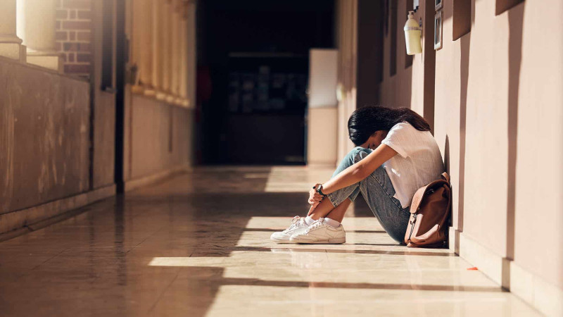 Qadın şantaj olundu: “Sosial şəbəkədə şəkillərin yayılacaq”