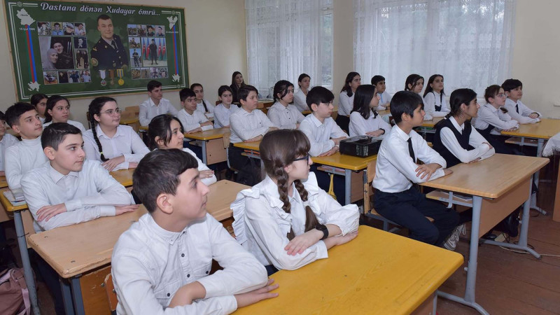 15 nömrəli məktəbdə elmi-praktik seminar keçirilib