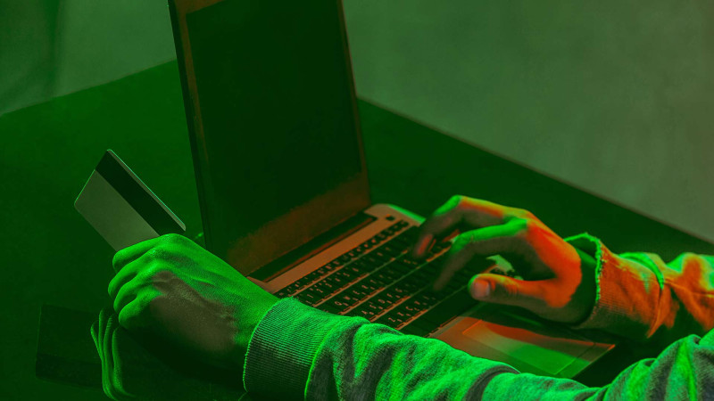 Sumqayıt: kartdan 1000 dollar oğurlayan şəxs tutulub