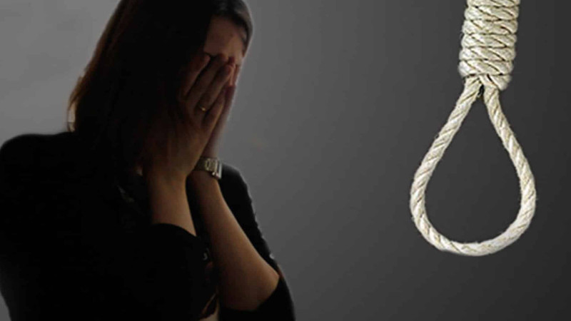 Köhnə Corat qəsəbəsində qadın özünü asıb