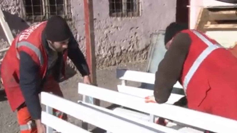 Sumqayıtda istismara yararsız oturacaqlar yenilənir