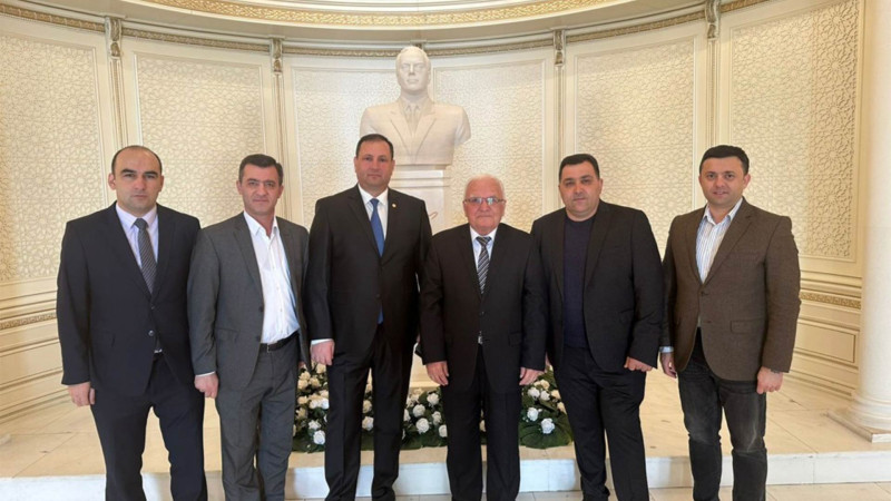 Sevilən şair-publisist Fuad İslamoğlunun imza günü baş tutub