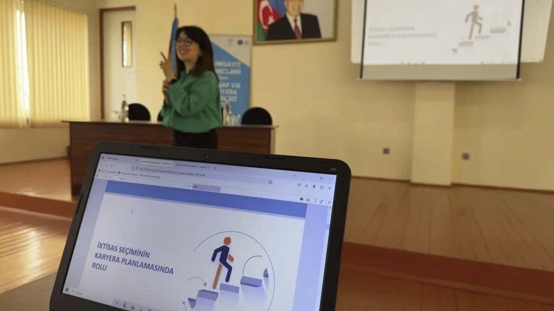 Sumqayıtda şagirdlər ixtisas seçimi və onun əsas meyarları barədə məlumatlandırılıblar