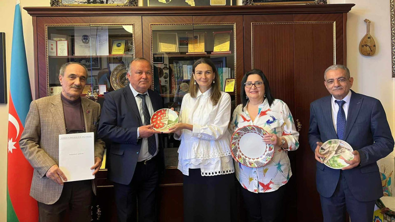 Qənirə Paşayeva Sumqayıt Dövlət Dram Teatrının rəhbər heyəti ilə görüşüb