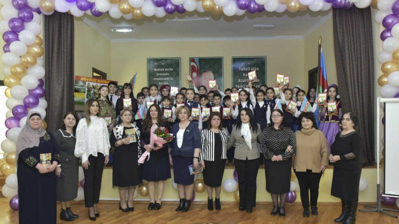 Yazıçı Gülzar İbrahimova şagirdlərin qonağı olub