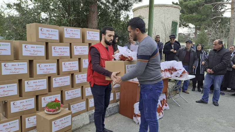 Şəhid, qazi və aztəminatlı ailələrə bayram sovqatları paylanılıb
