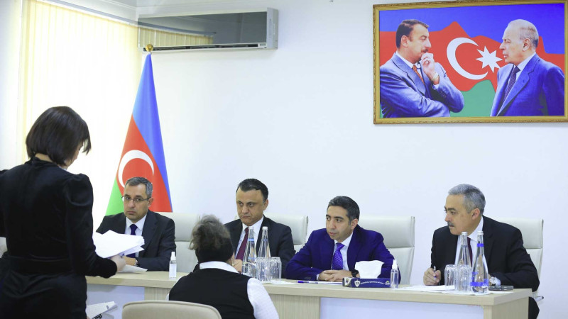 İcbari Tibbi Sığorta üzrə Dövlət Agentliyinin sədri sakinlərin müraciətlərini dinləyib