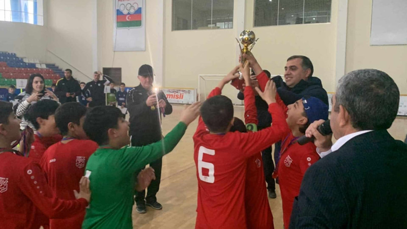 U-12 komandamız futbol turnirinin kubokuna sahib çıxıb