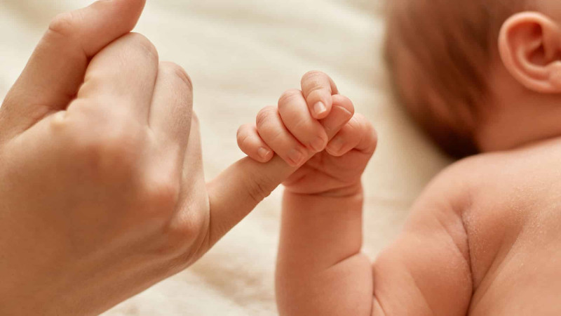 Sumqayıtda halı pisləşən 8 aylıq körpə dünyasını dəyişib