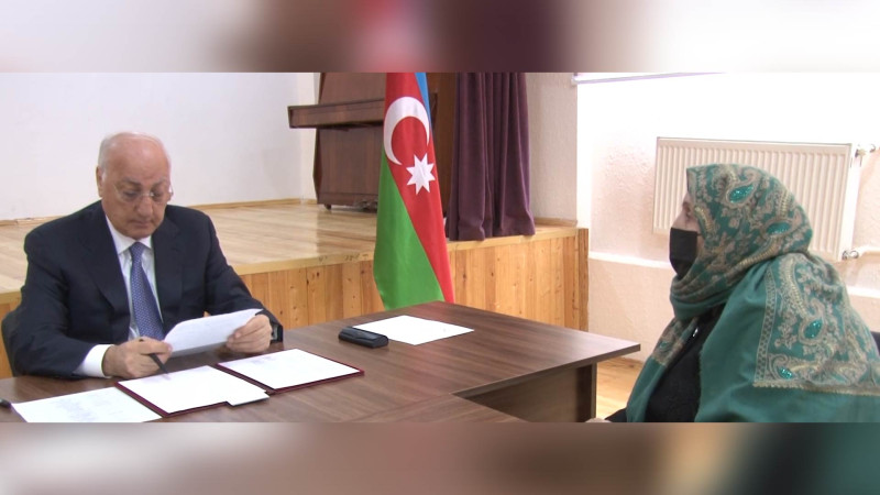 İcra başçısı vətəndaşları qəbul edib